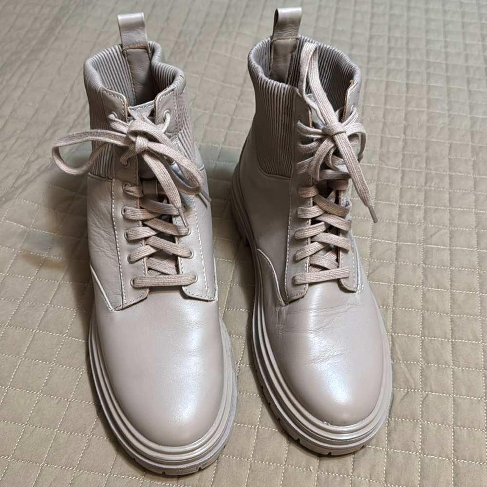 Johnston & Murphy Women Boots size 9